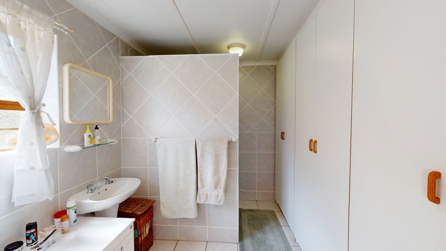 3 Bedroom Property for Sale in Palmiet Western Cape